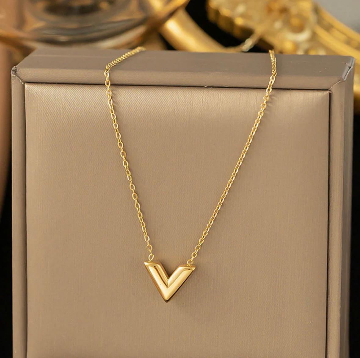 V shaped pendant