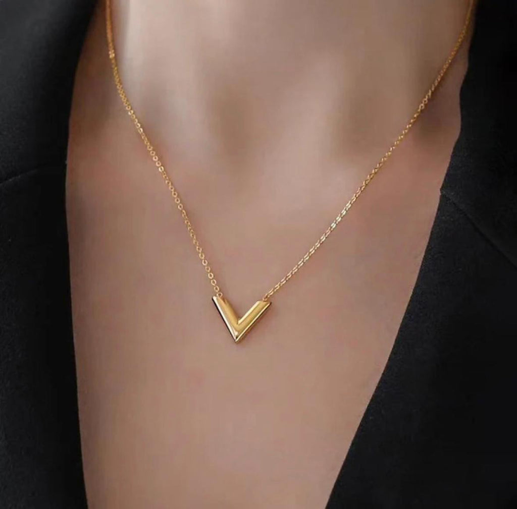 V shaped pendant