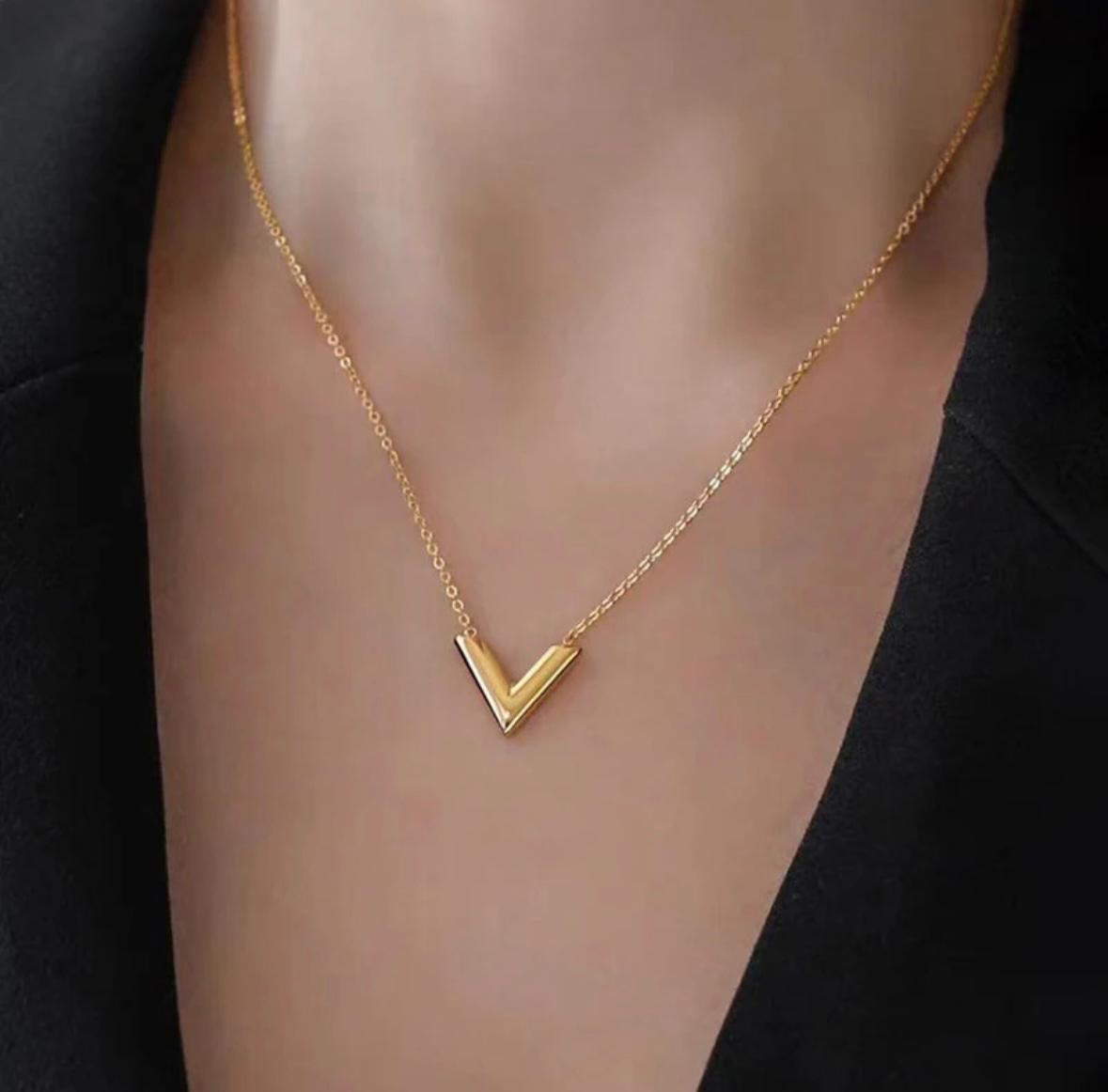 V shaped pendant